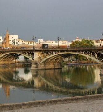 ¿Por qué se llama a Sevilla la capital hispalense?