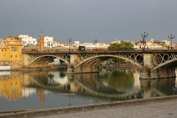 ¿Por qué se llama a Sevilla la capital hispalense? ¿Por qué se llama a Sevilla la capital hispalense?