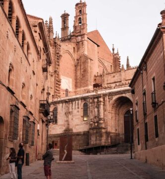 ¿Por qué se llama Abuelo Mayorga Plasencia?