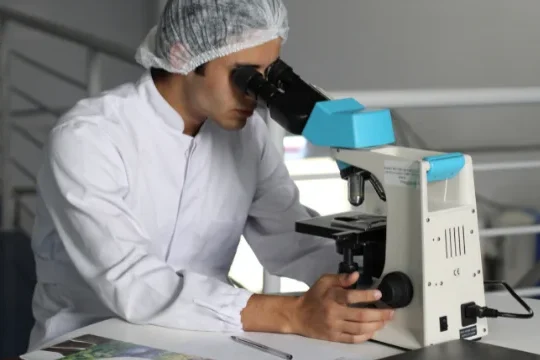 ¿Por qué se llama Biomedicina? ¿Por qué se llama Biomedicina?