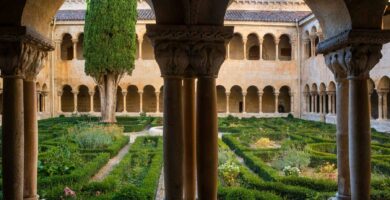 ¿Por qué se llama claustro historiado?