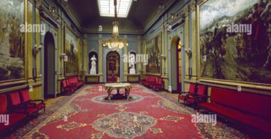 ¿Por qué se llama el salón de los pasos perdidos?