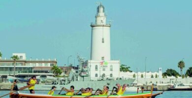 ¿Por qué se llama farola al faro de Málaga? ¿Por qué se llama farola al faro de Málaga?