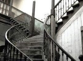 ¿Por qué se llama Historia de una escalera?