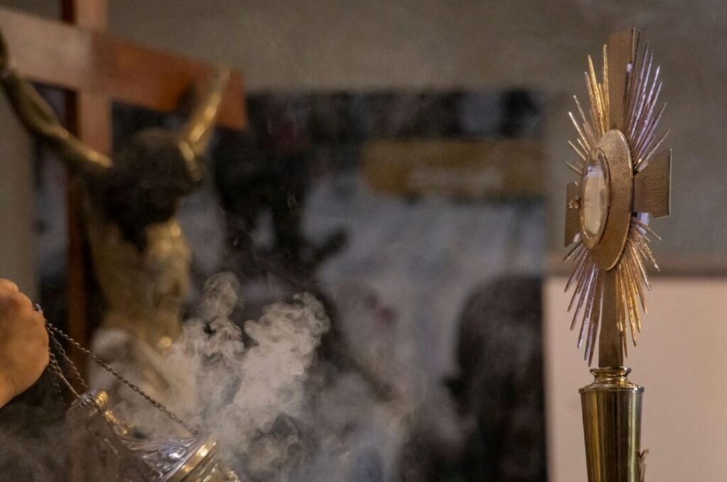 ¿Por qué se llama hostia el cuerpo de Cristo? ¿Por qué se llama hostia el cuerpo de Cristo?