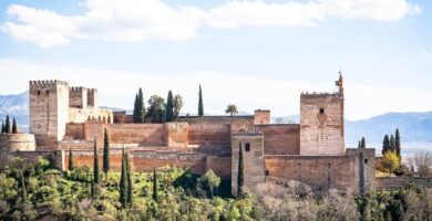 ¿Por qué se llama La Alhambra?