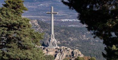 ¿Por qué se llama la Cruz de los Caídos? ¿Por qué se llama la Cruz de los Caídos?