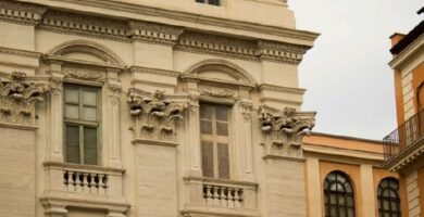 ¿Por qué se llama la Fontana di Trevi? ¿Por qué se llama la Fontana di Trevi?