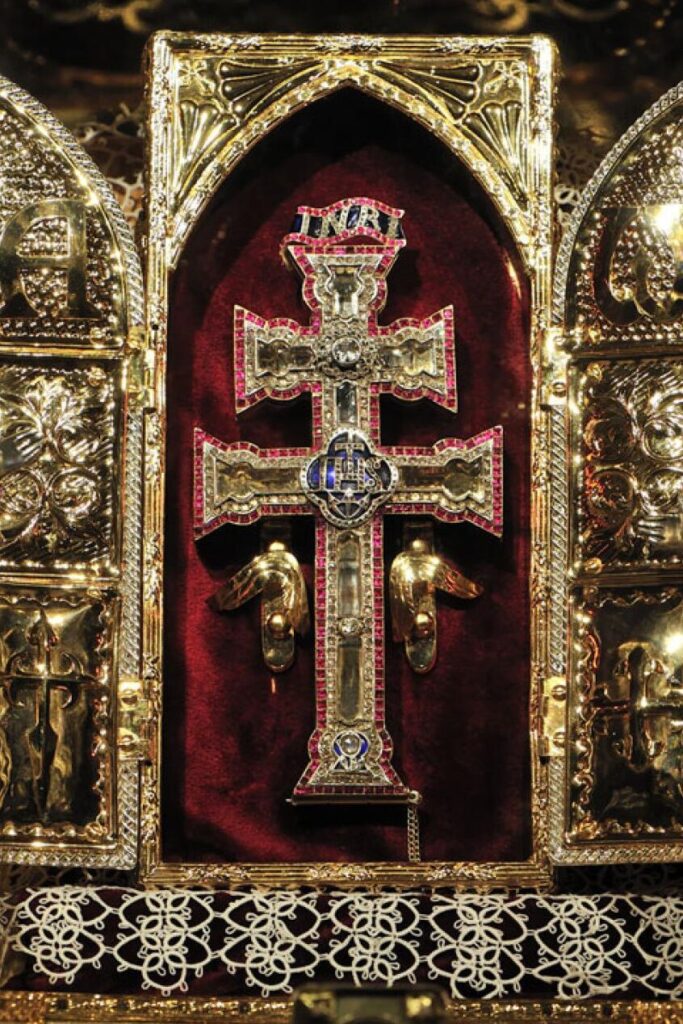 ¿Por qué se llama la Iglesia de la Vera Cruz?