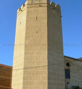 ¿Por qué se llama la Torre de Badajoz Espantaperros?