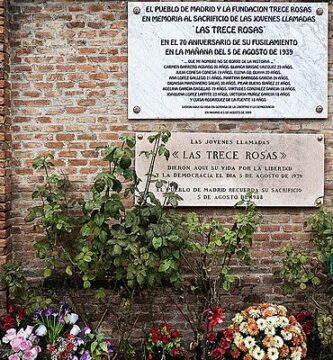 ¿Por qué se llaman 13 rosas?