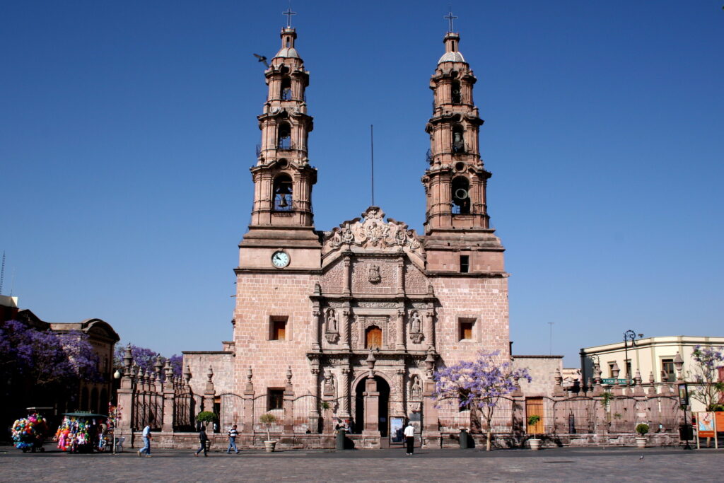 ¿Por qué se llama Aguascalientes? ¿Por qué se llama Aguascalientes?