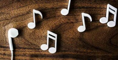 ¿Por qué se llama mediante música?