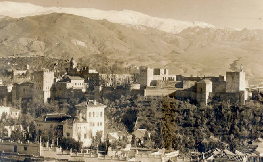 ¿Por qué se llama Paseo del Salón Granada?
