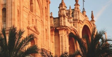 ¿Por qué se llama Plaza de las Pasiegas en Granada? ¿Por qué se llama Plaza de las Pasiegas en Granada?