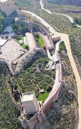 ¿Por qué se llama Torre Alfonsina el Castillo de Lorca? ¿Por qué se llama Torre Alfonsina el Castillo de Lorca?