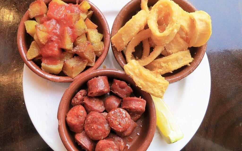 ¿Por qué se llaman tapas en España? ¿Por qué se llaman tapas en España?